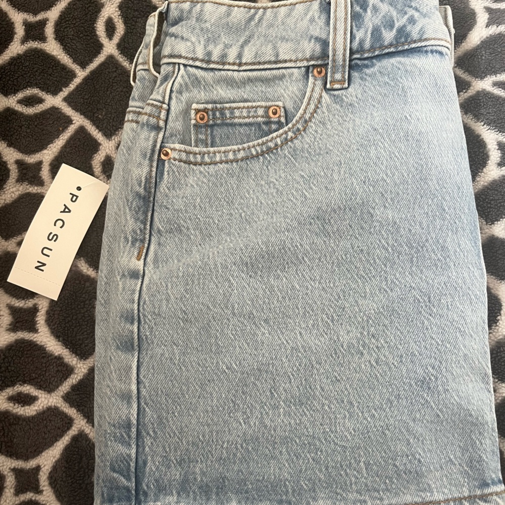 PacSun Sky Blue Denim Skirt SIZE 25W
*BRAND NEW WITH TAGS*